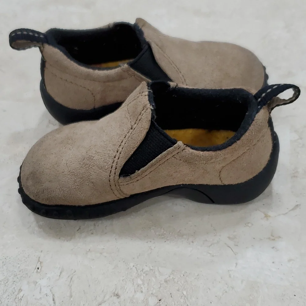 Merrell Shoes infant junior size 4 Taupe slip on suede